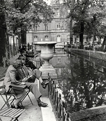 Medici Fountain, Paris (couple on folding chairs), 1948