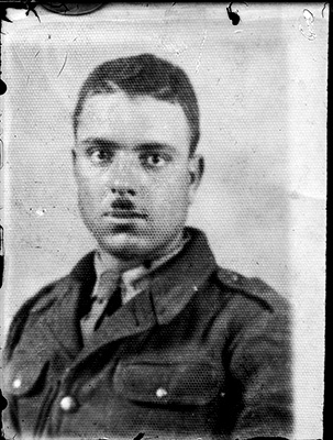 2 imagini: portrete, reproduceri